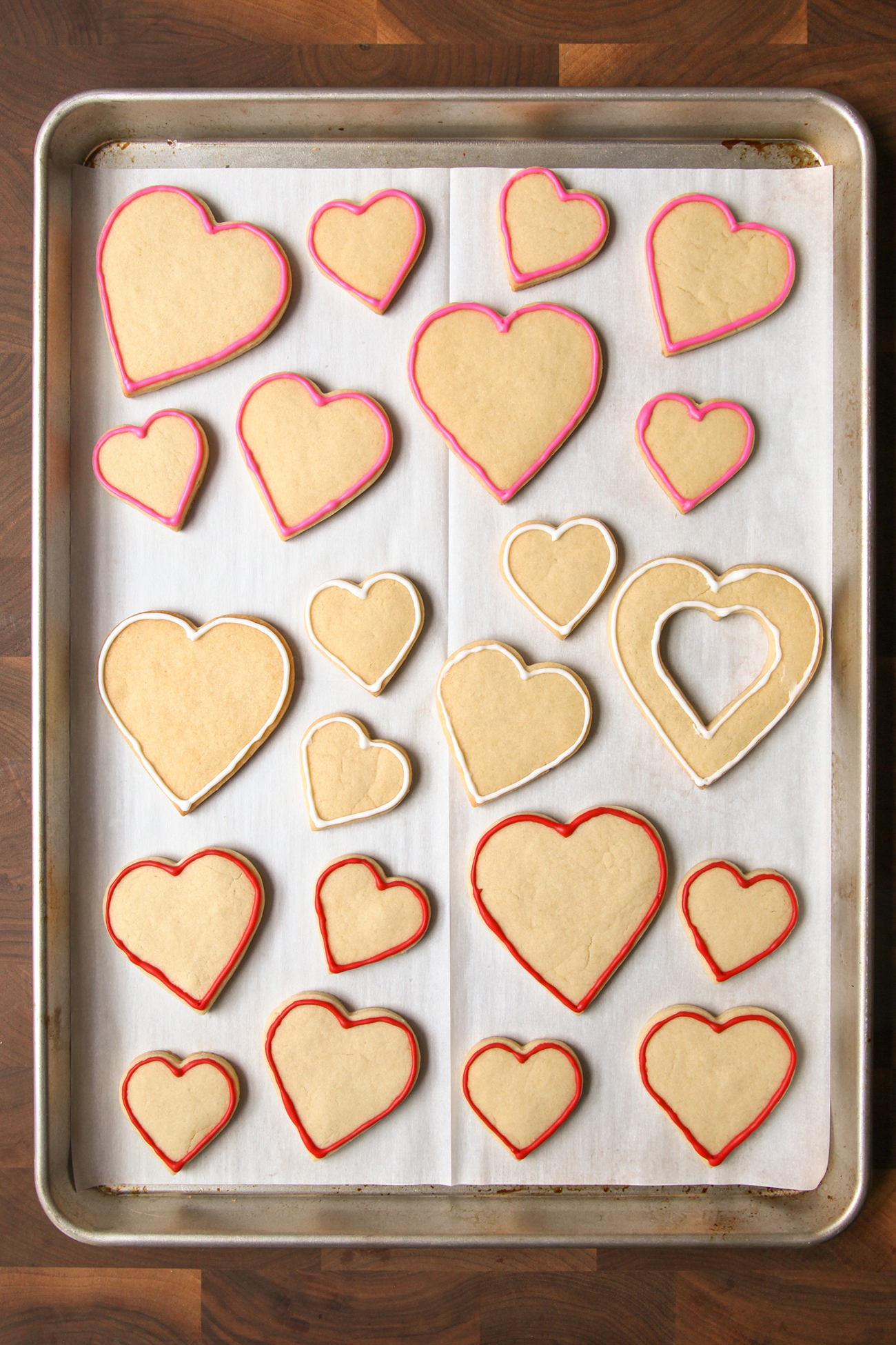 Outlining sugar cookies with icing