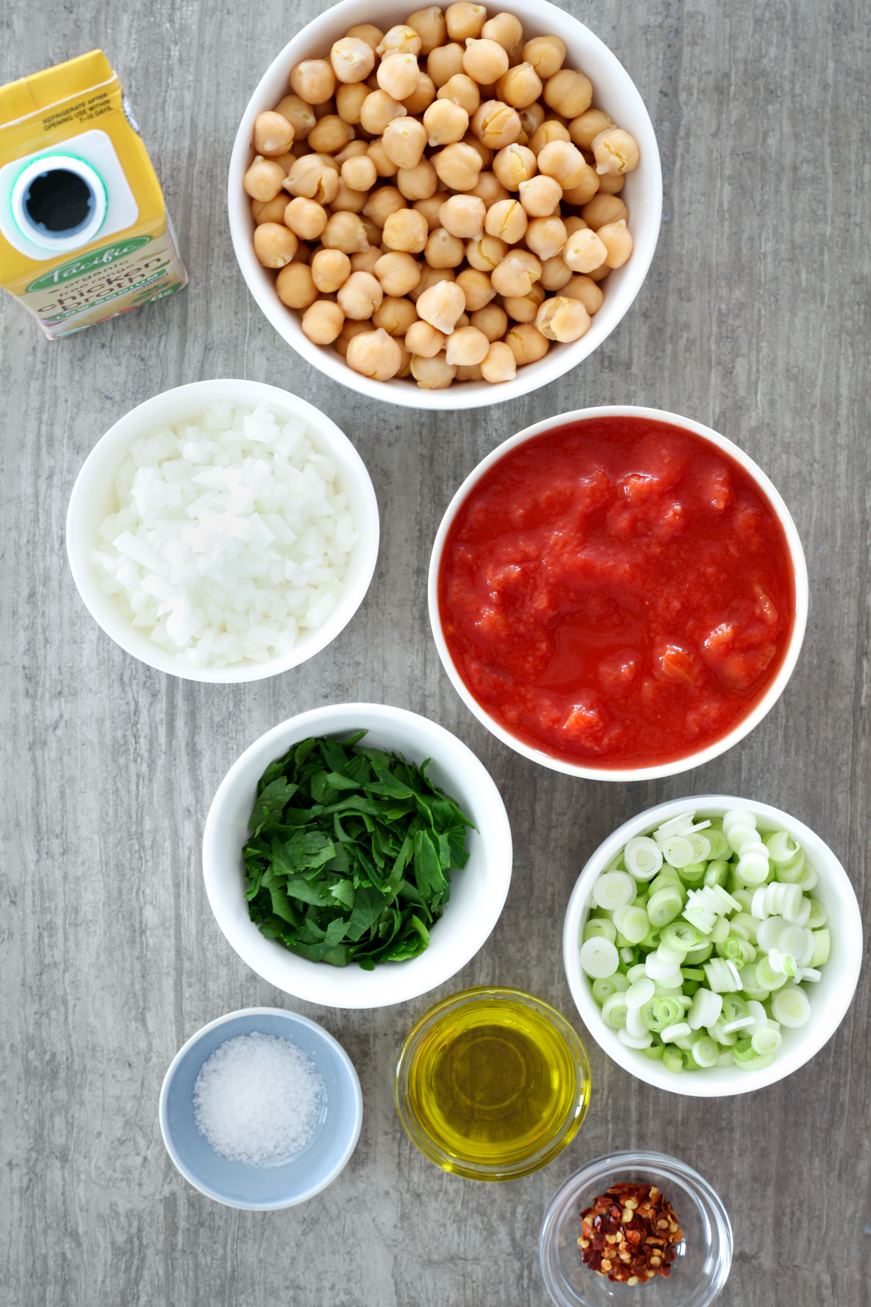 Spicy chickpea tomato ragout ingredients
