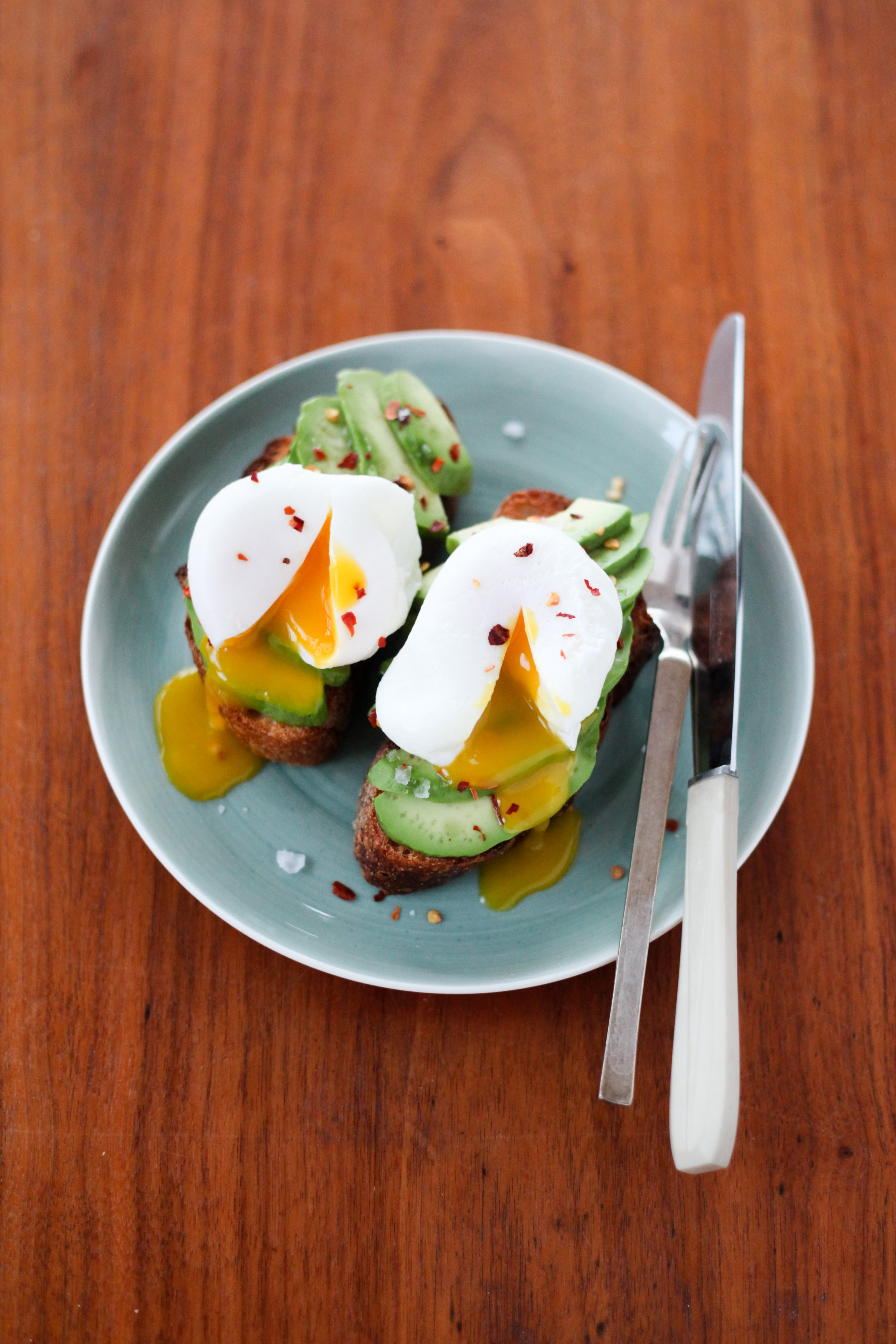 Perfect Poached Eggs, Two Ways | amodestfeast.com | @amodestfeast
