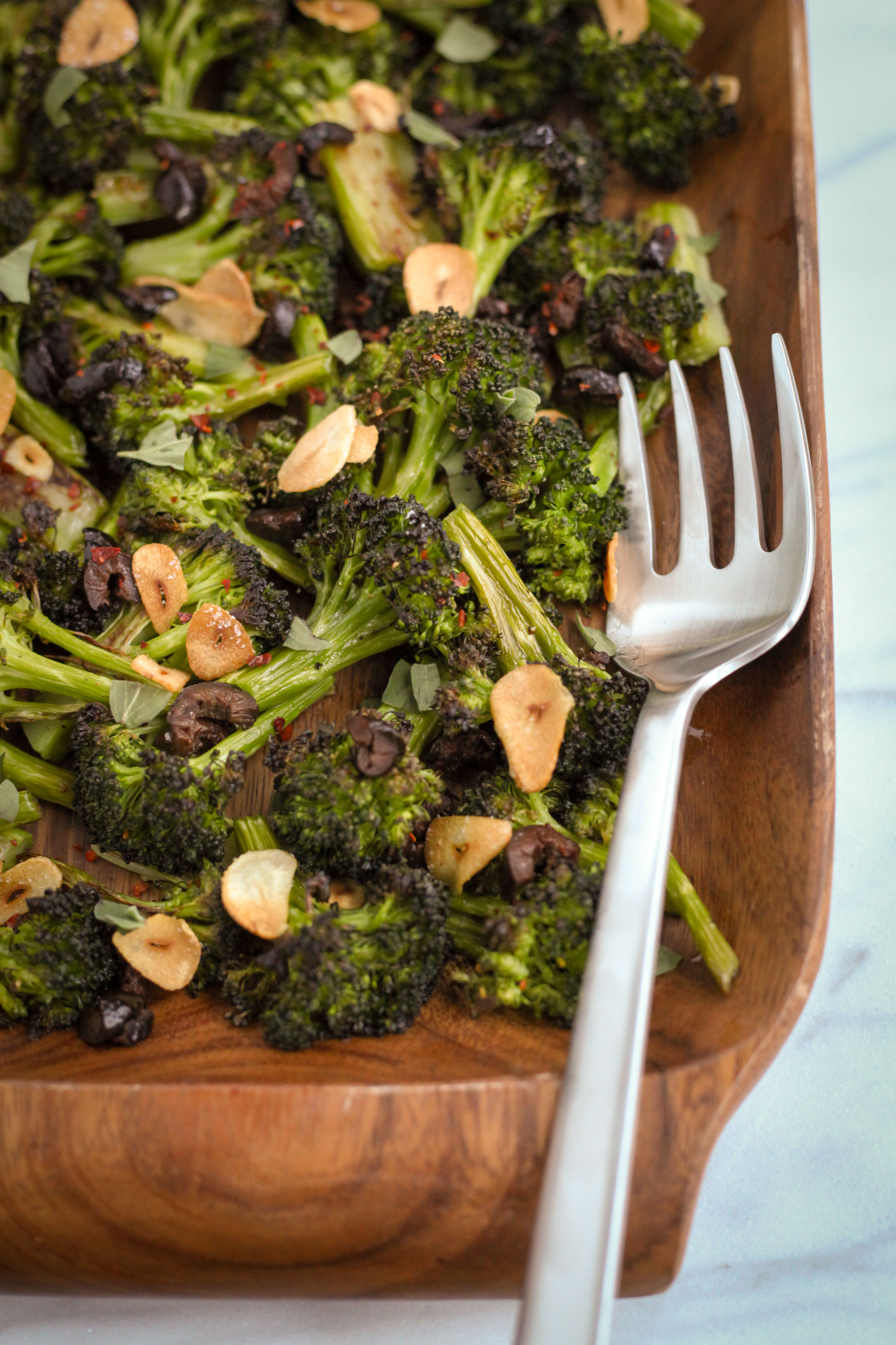 Roasted Broccoli With Olives, Garlic, and Oregano | A Modest Feast | @amodestfeast #healthyrecipes #glutenfreerecipes #vegetarianrecipes #veganrecipes